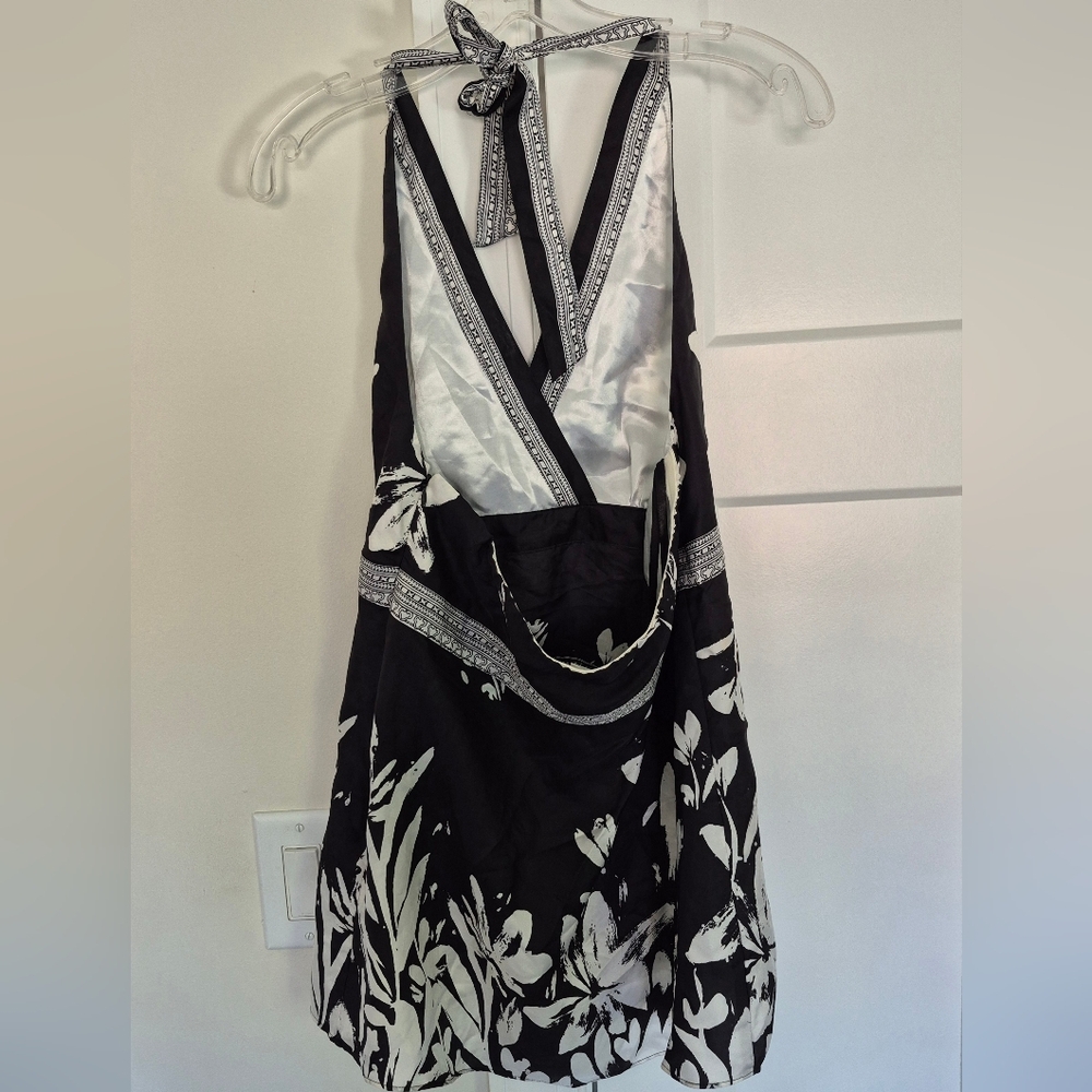 White House Black Market Blouse Silk Black & White Floral Halter Top Size M NEW - Picture 3 of 8